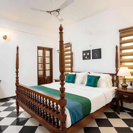The Barracks Cochin Διαμέρισμα Kochi Δωμάτιο φωτογραφία